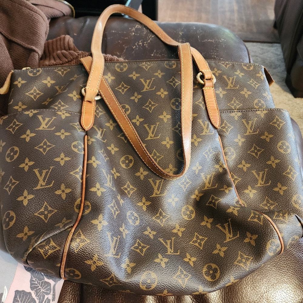 Louis Vuitton Brown Monogram Shoulder Bag - Picture 3 of 9